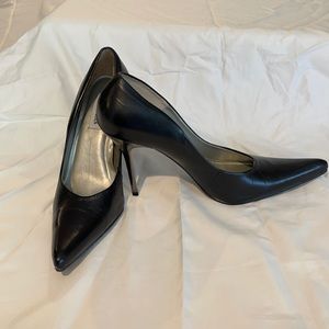 Steve Madden Tarrah black with silver heel